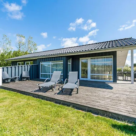 6 Person In Nyaraló *